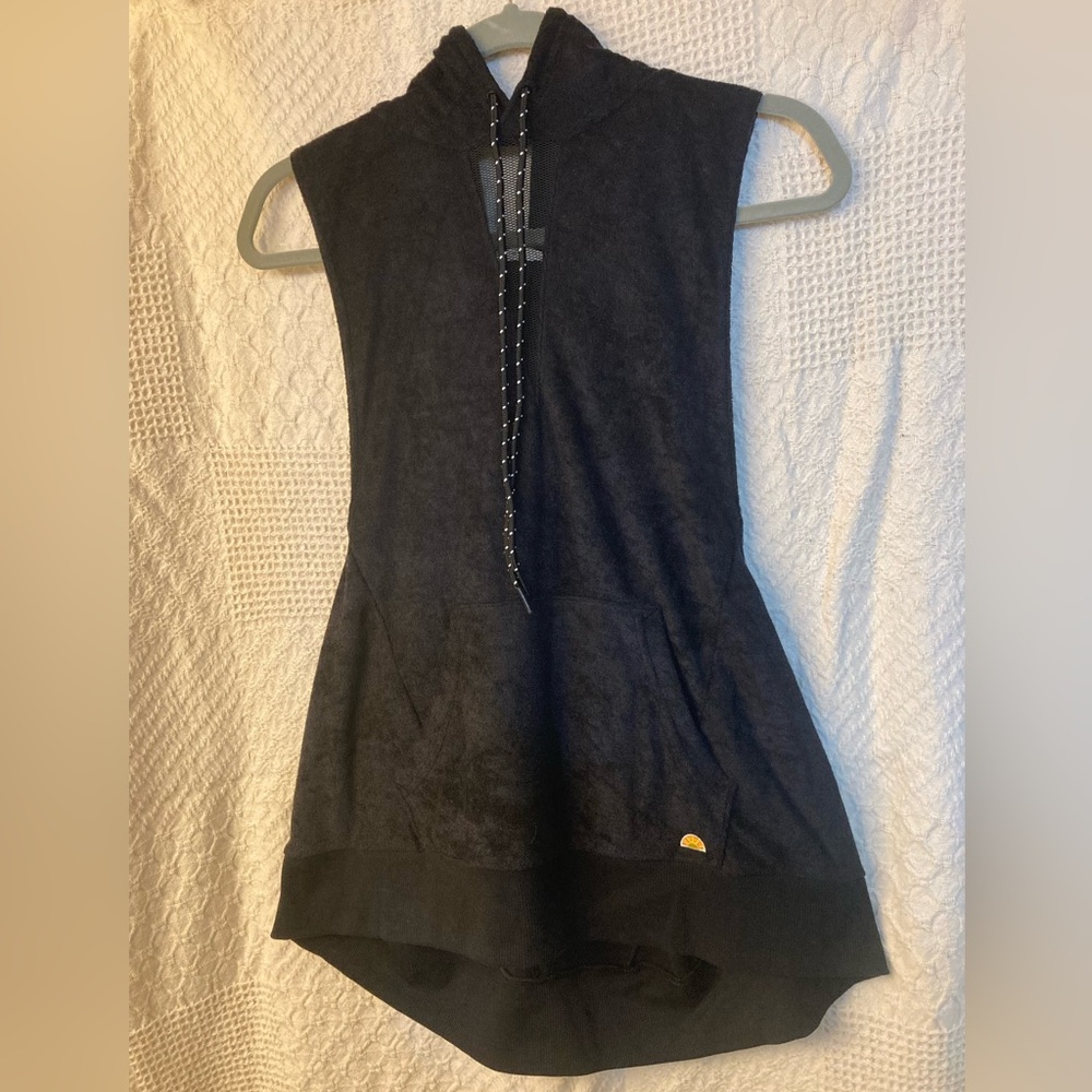 C&C California terry cloth swim coverup. NEW w/ tags. Size-XL.